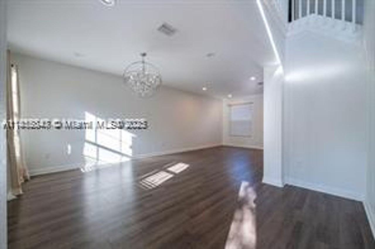 109 Sw 147th Ave - Photo 5 of 22