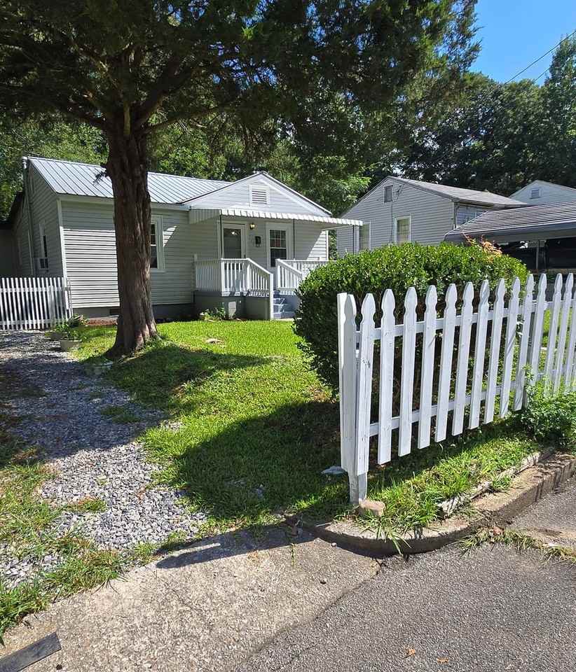 209 East 29th Street - Photo 2 of 29