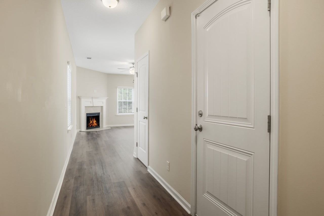 572 Brightleaf Cir - Photo 2 of 20