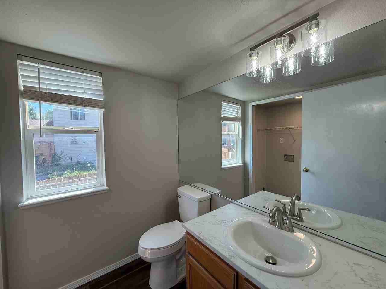 6860 Mcewan St - Photo 7 of 22