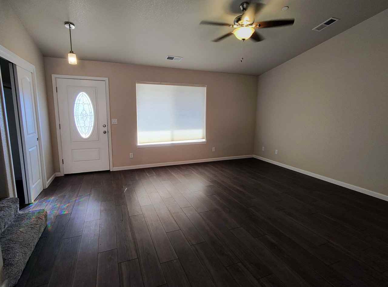 1075 Overlook Dr - Photo 2 of 23