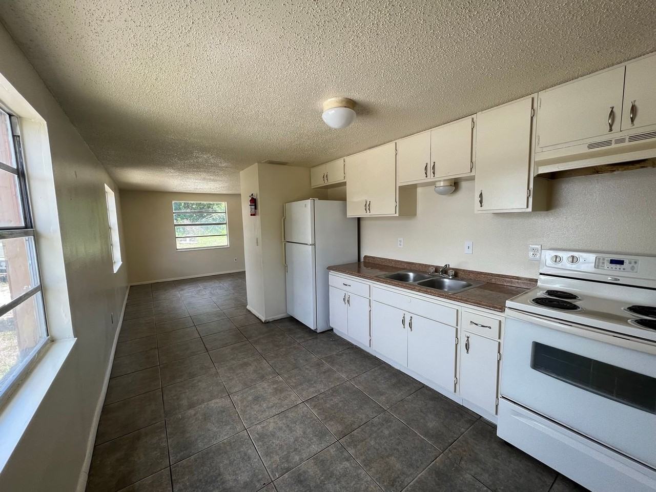 1014 57th Avenue Dr E - Photo 4 of 18