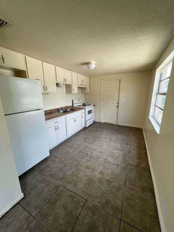 1014 57th Avenue Dr E - Photo 5 of 18