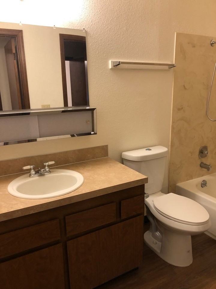 1232 Ne 27th St - Photo 2 of 12