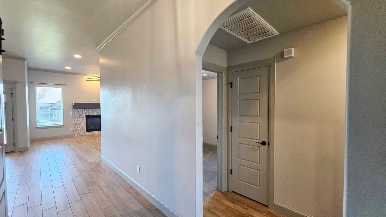 2249 E Thomas Ter - Photo 3 of 35