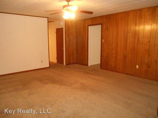 112 Arlington Dr - Photo 3 of 9