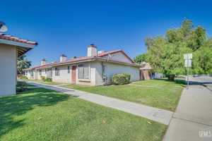 featured image of 4418 White Ln