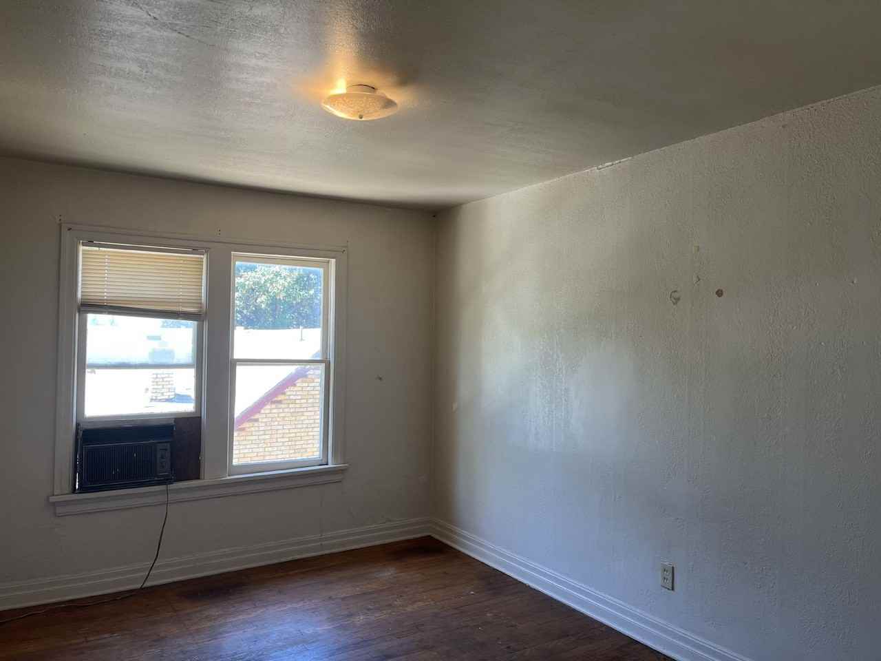 1802 Exchange Ave - Photo 3 of 16