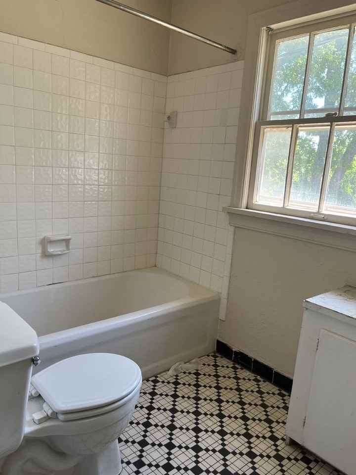 1802 Exchange Ave - Photo 5 of 16