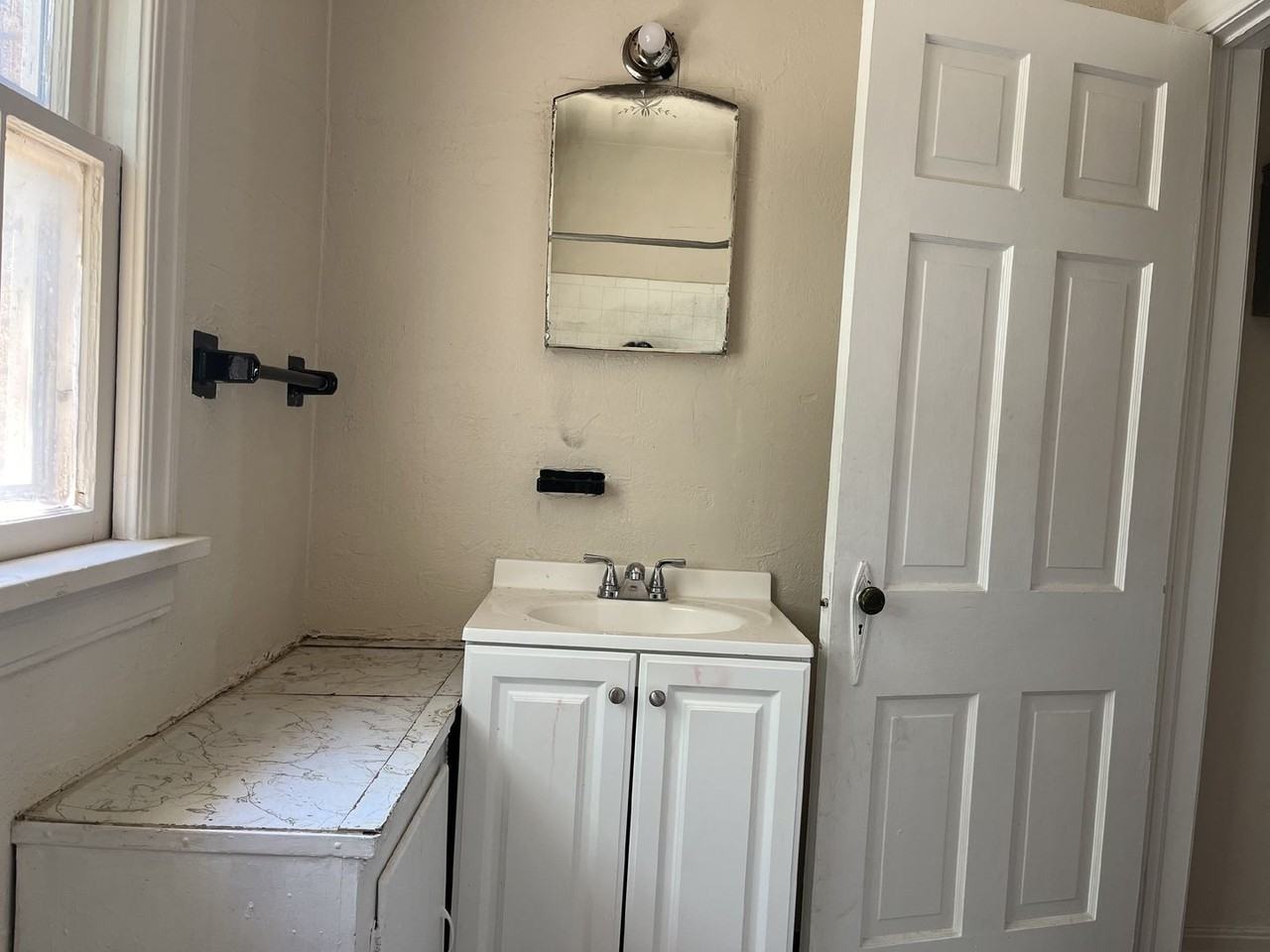 1802 Exchange Ave - Photo 6 of 16