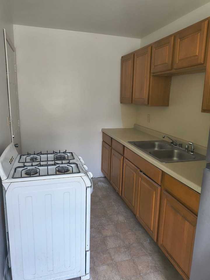 106 S Clay St - Photo 2 of 10