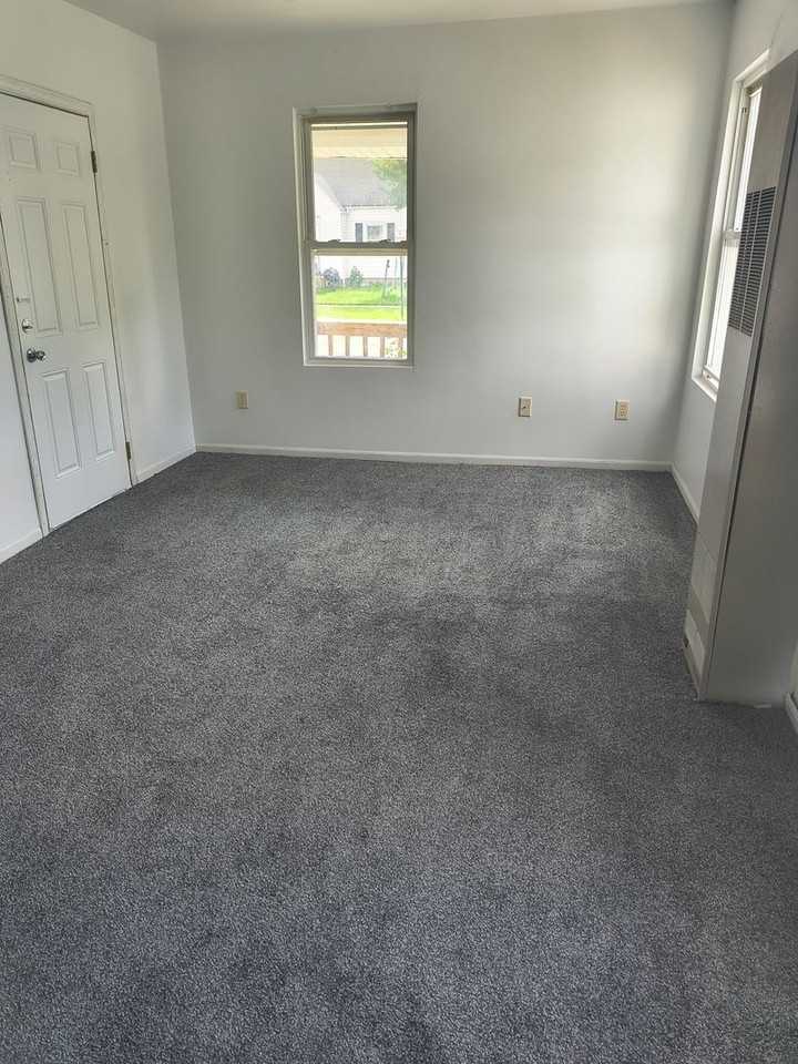 106 S Clay St - Photo 3 of 10