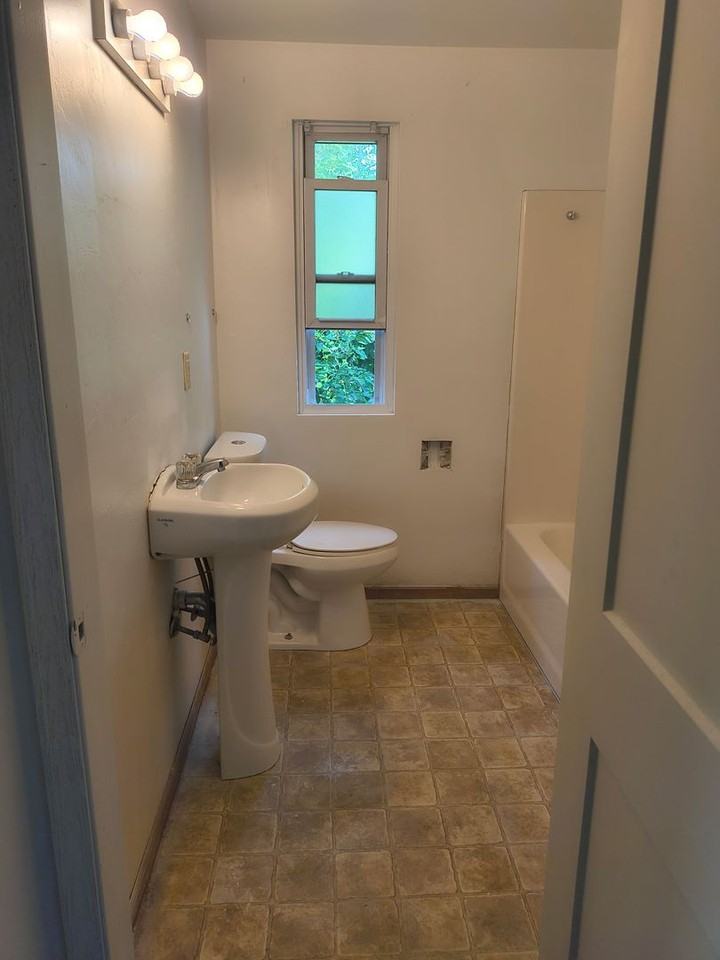 106 S Clay St - Photo 6 of 10