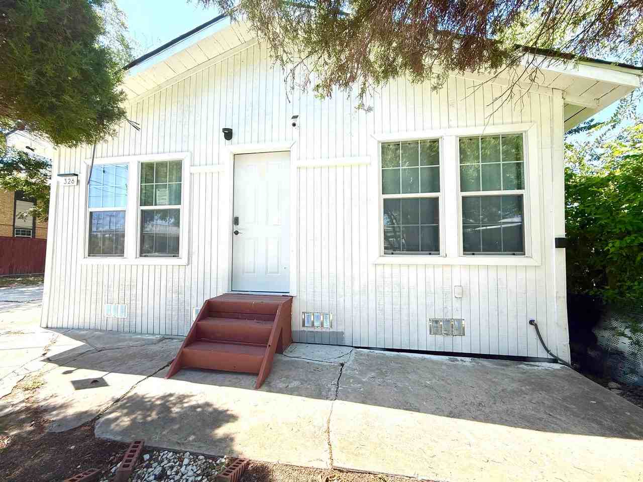 326 Victor St - Photo 2 of 25