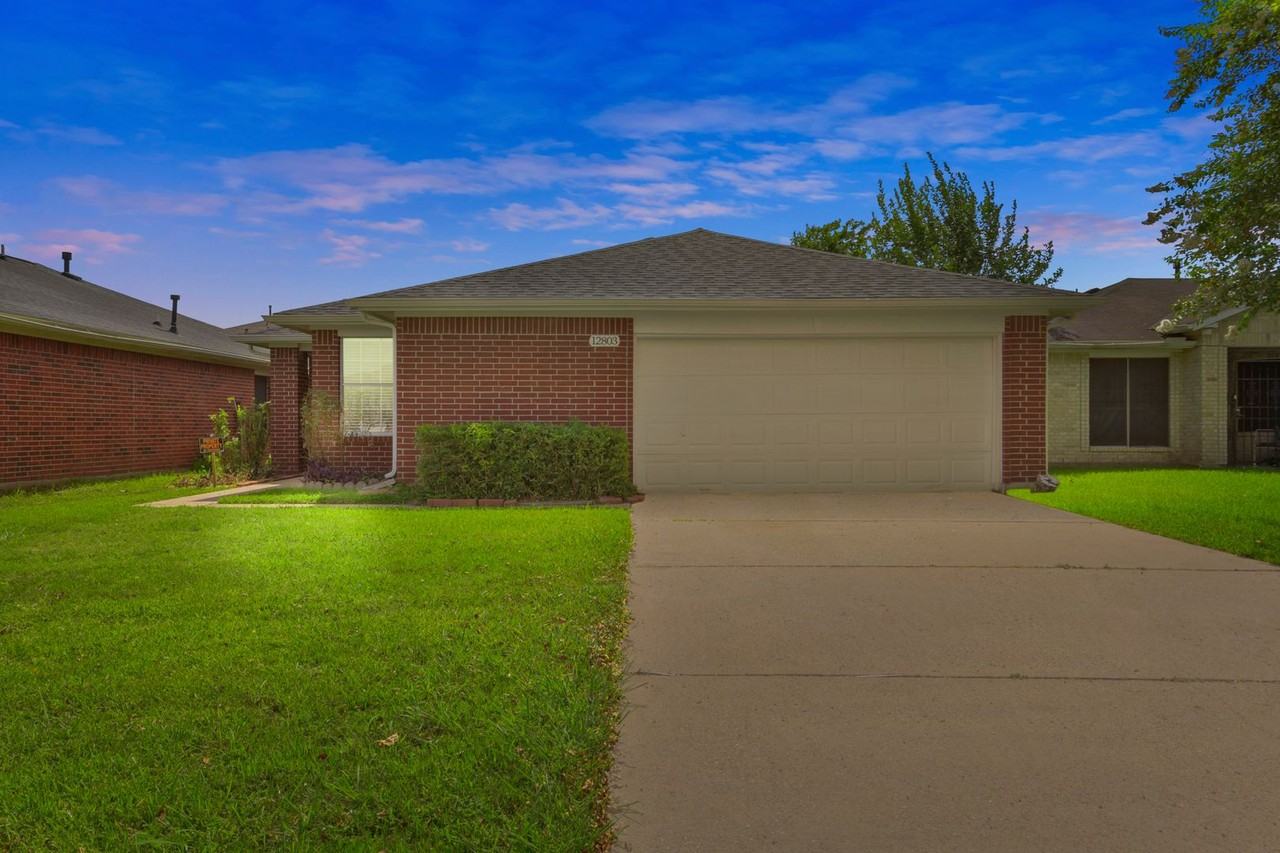 12803 Rockford Dr - Photo 3 of 26