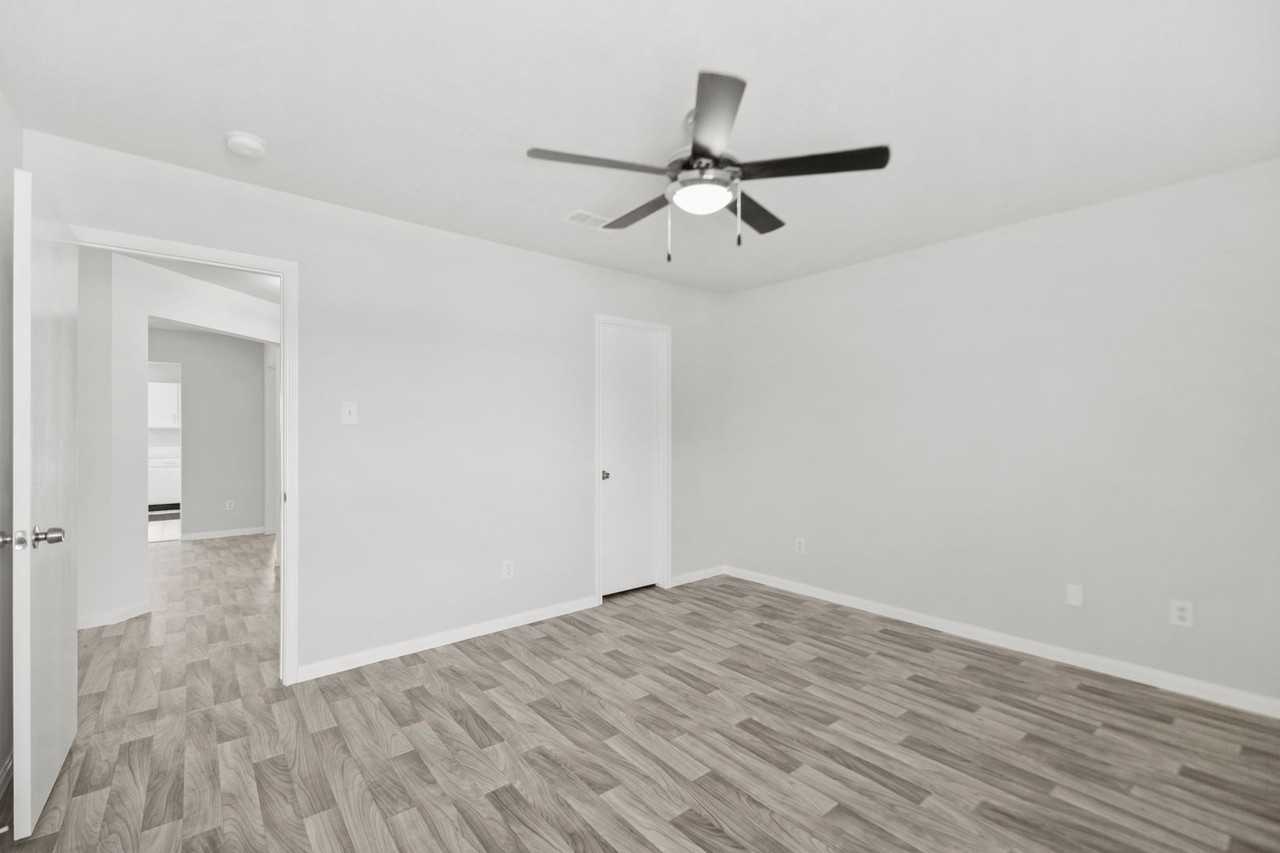 12803 Rockford Dr - Photo 7 of 26