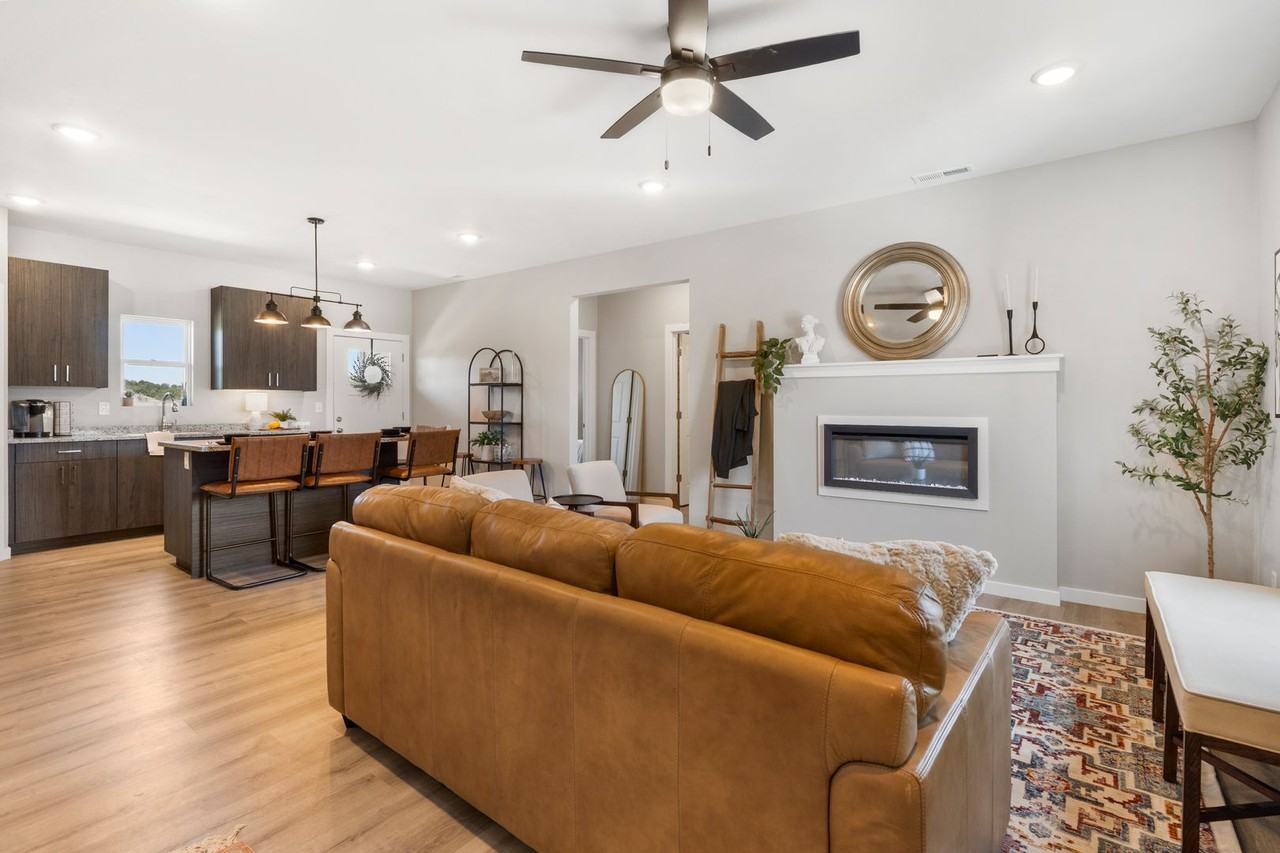660 660 E. Forest Street - Photo 3 of 37