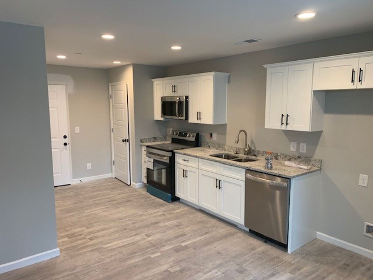 Tower 829 Apartments - Photo 4 of 10