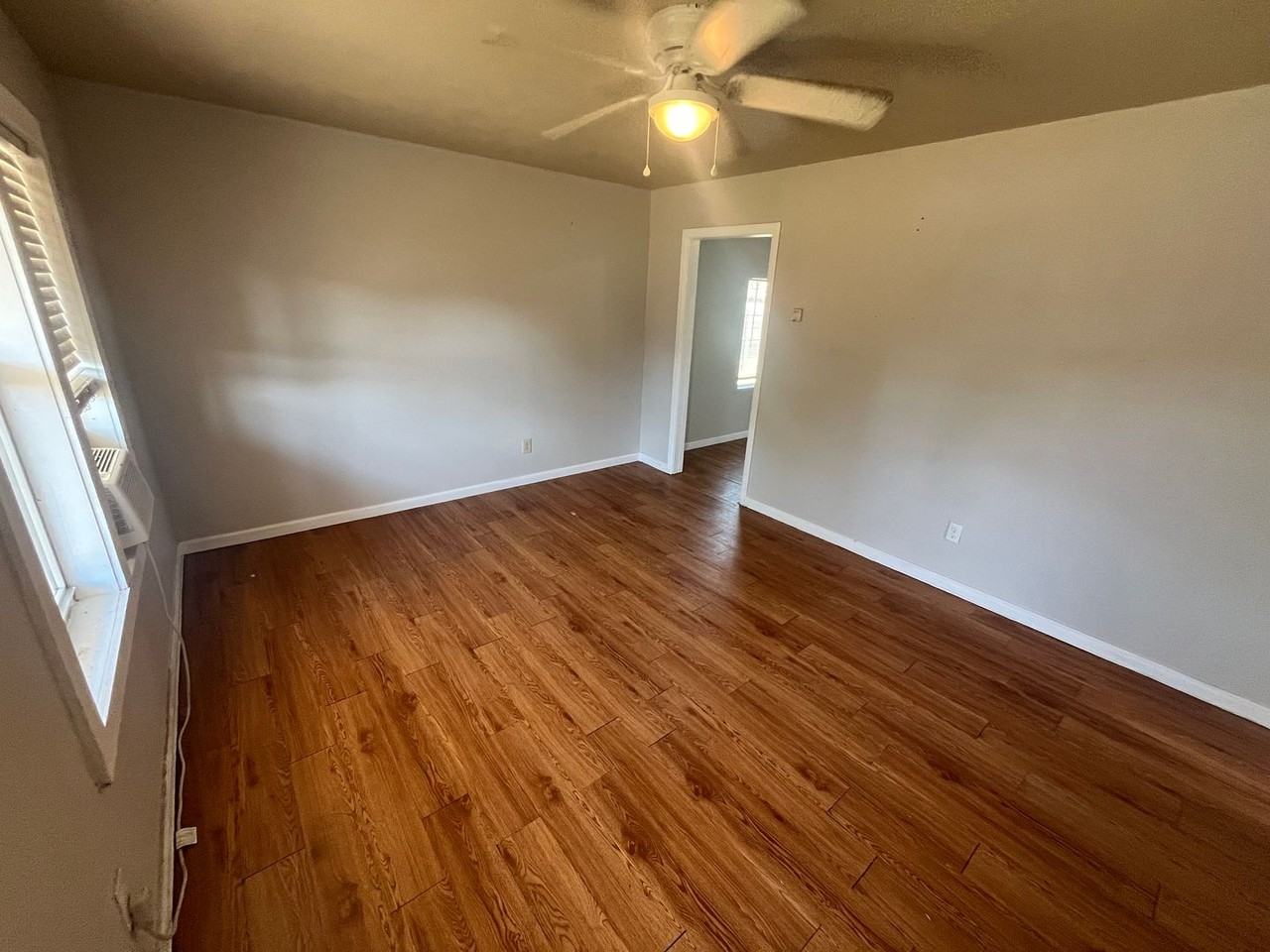 2810 41st St - Photo 2 of 6