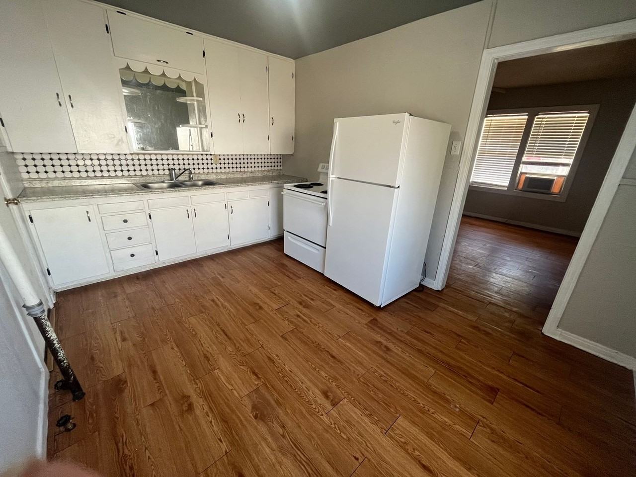 2810 41st St - Photo 3 of 6