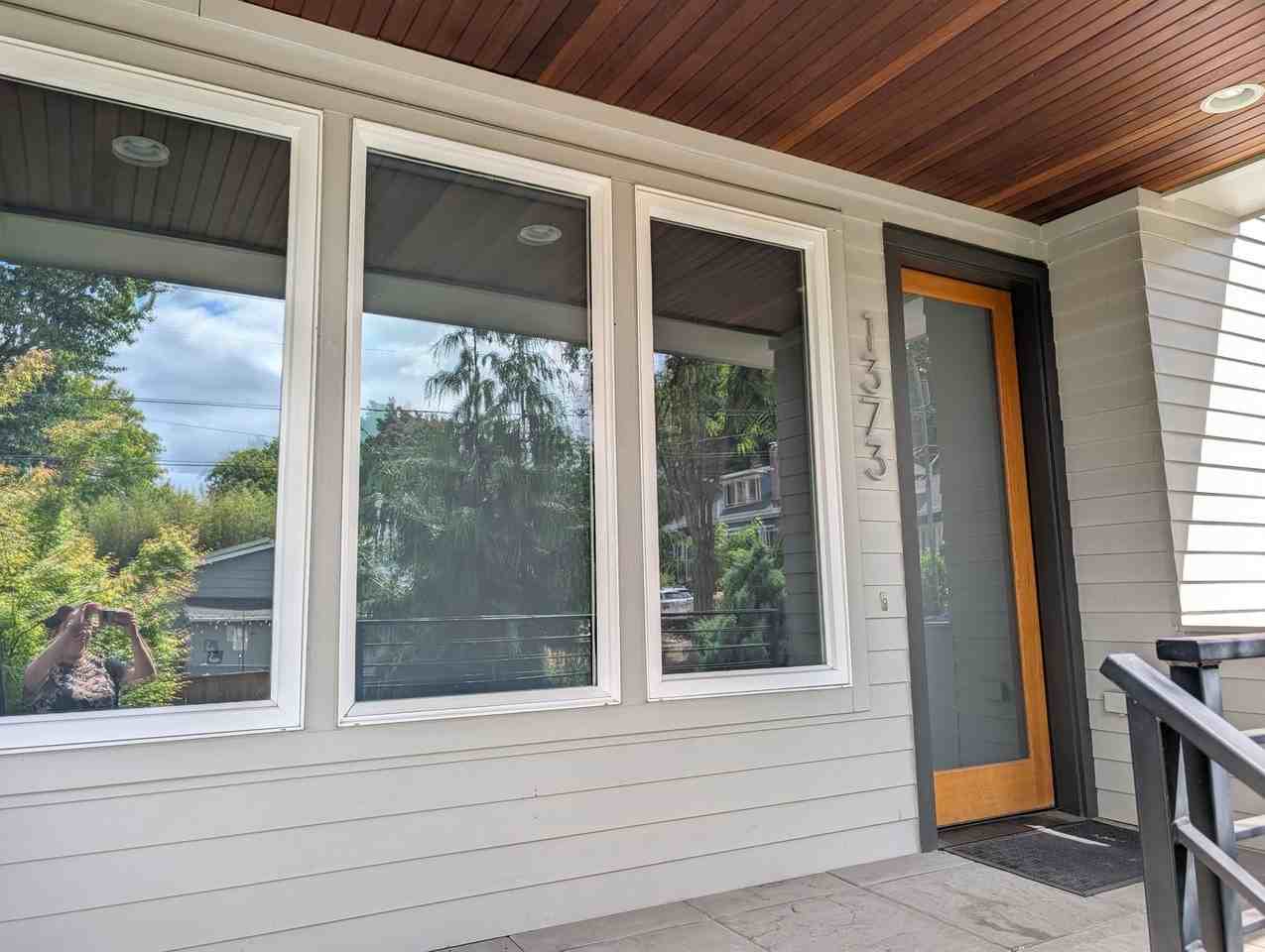 1373 Sw Hume Ct - Photo 3 of 42