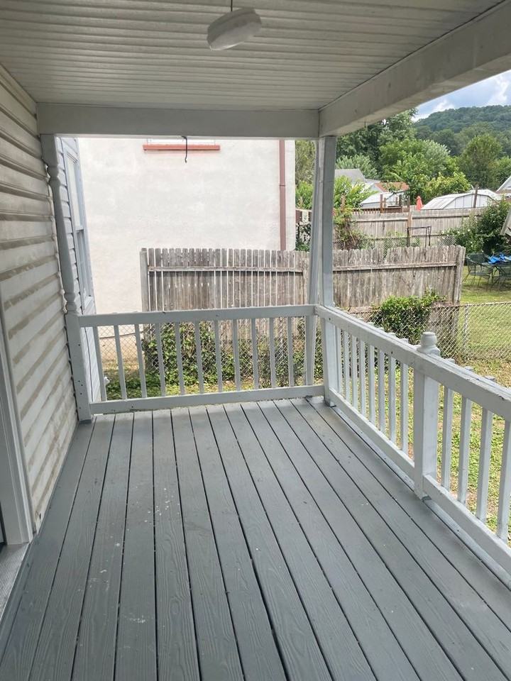 512 19th St - Photo 2 of 13