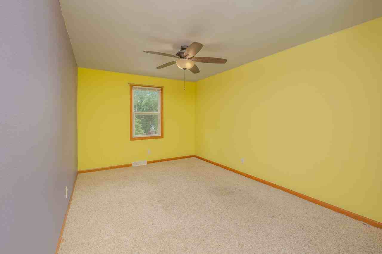 228 W Franklin St - Photo 3 of 50