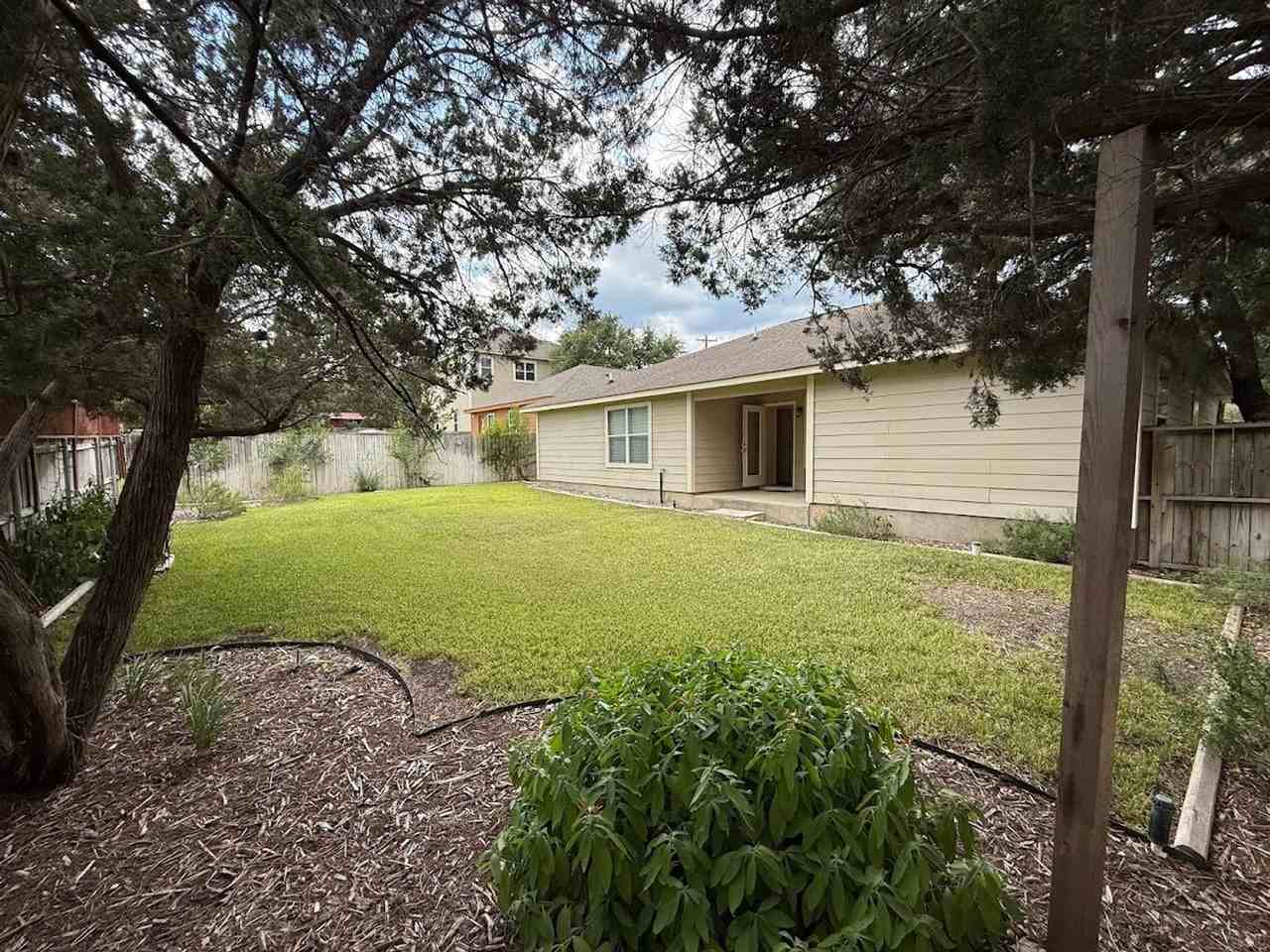 1608 Lakeview Dr - Photo 3 of 25