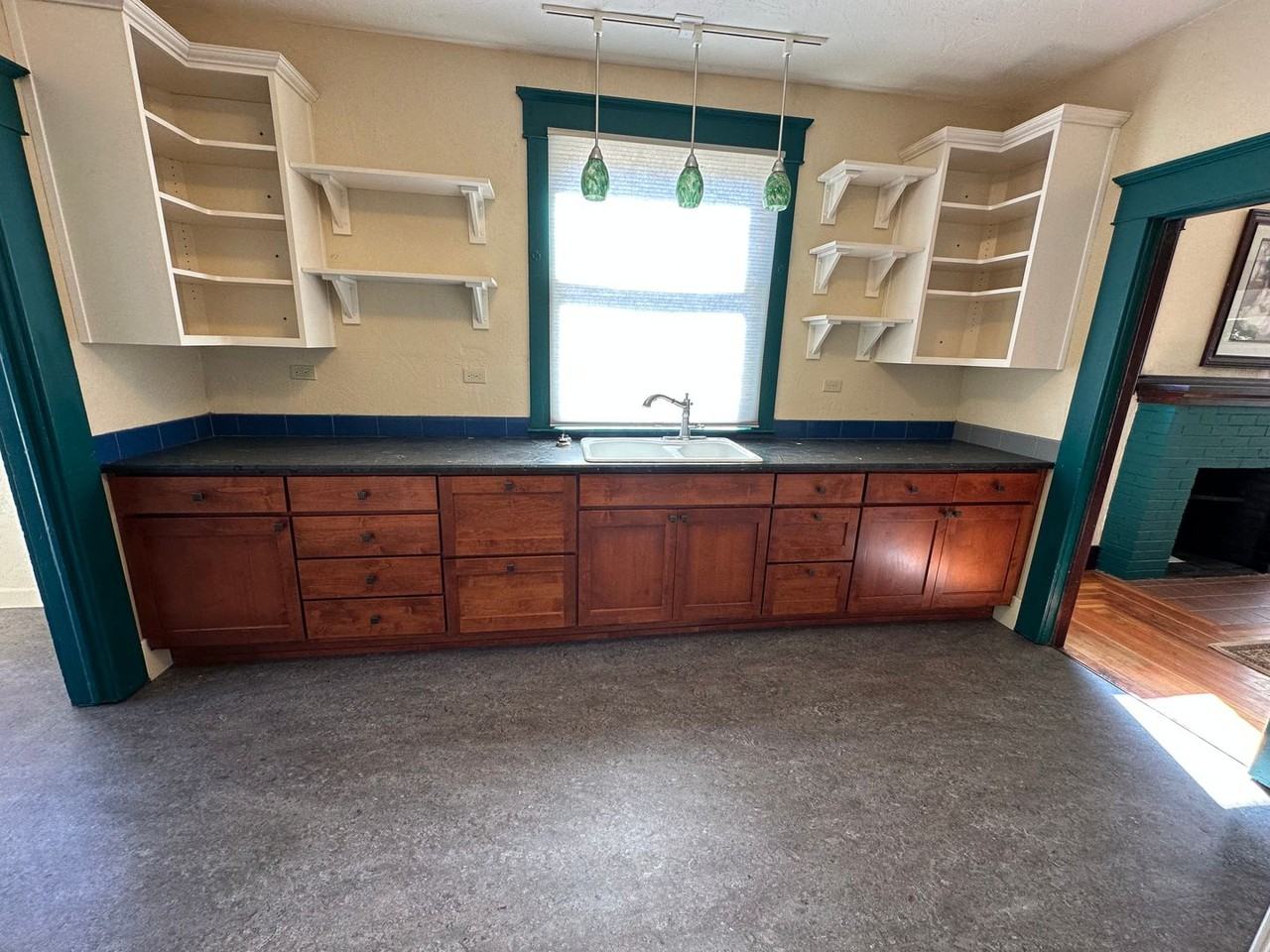 1927 Nw Highway 20 - Photo 3 of 12