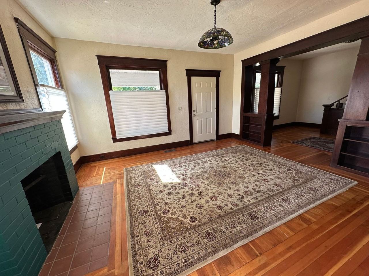 1927 Nw Highway 20 - Photo 4 of 12