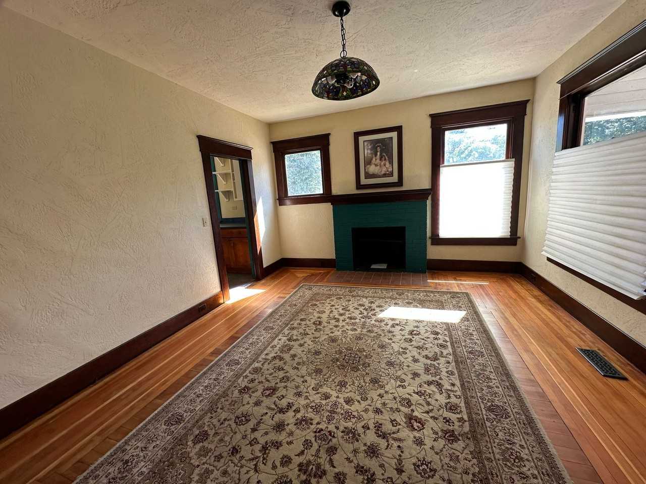 1927 Nw Highway 20 - Photo 5 of 12