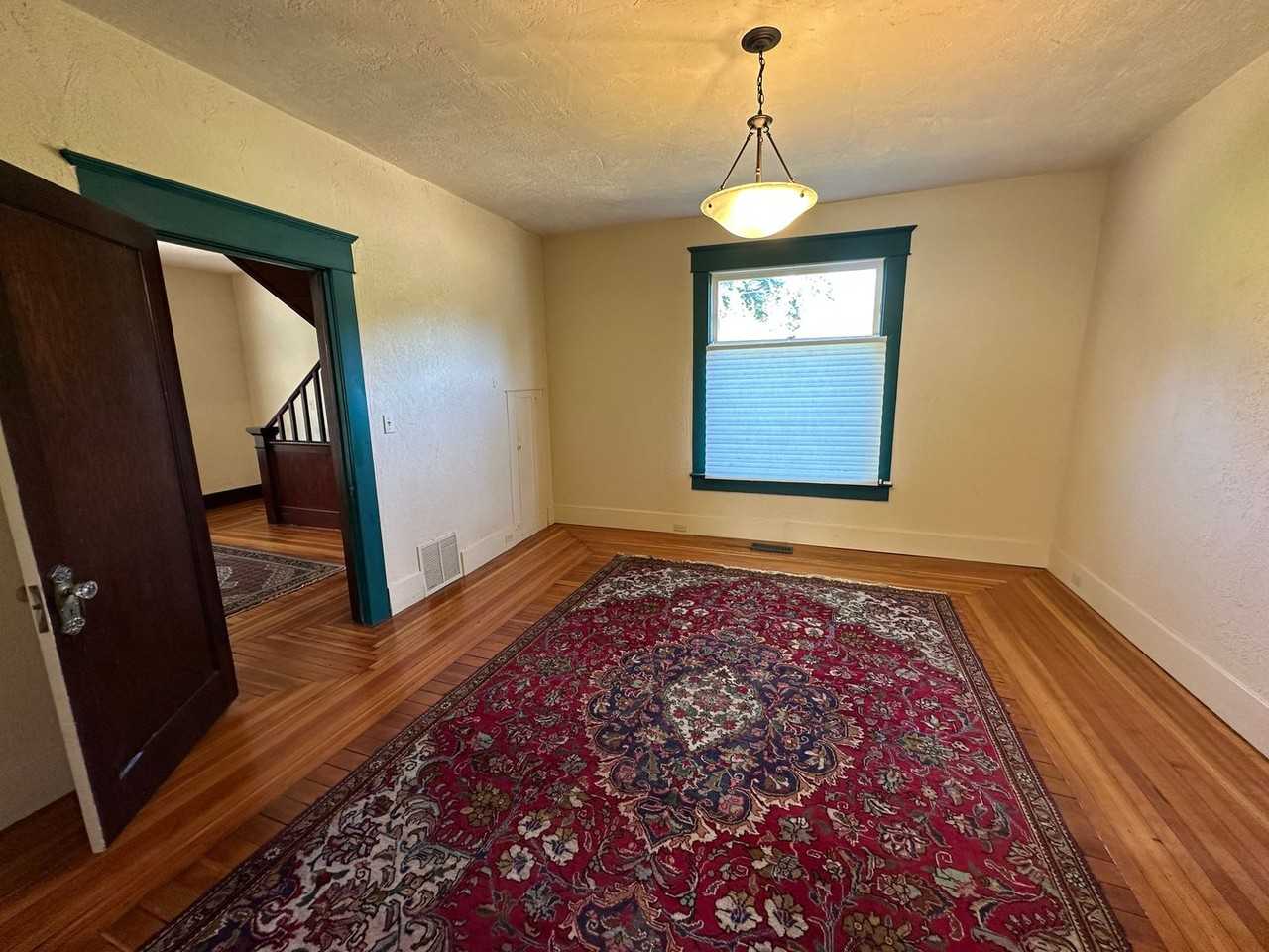 1927 Nw Highway 20 - Photo 7 of 12