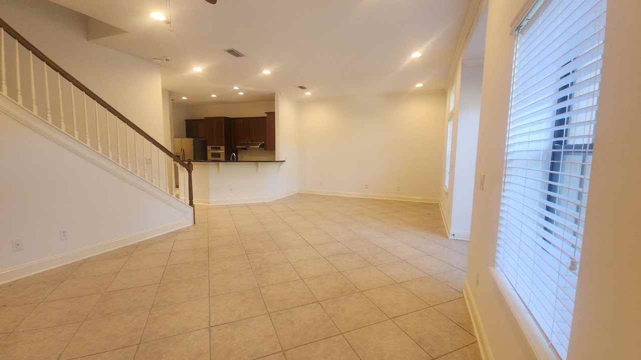 654 S Loop Pkwy - Photo 6 of 45