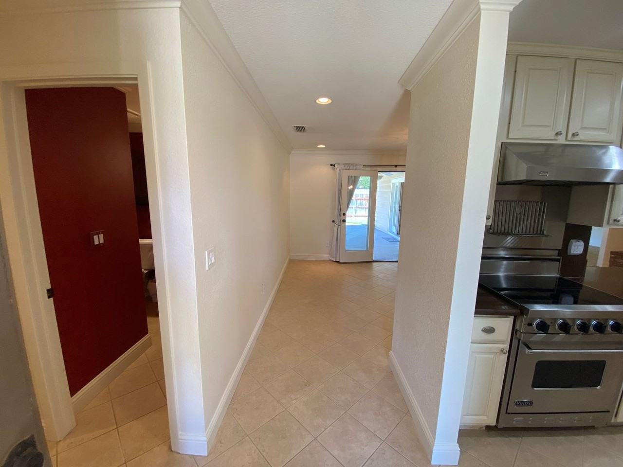 9205 Locust St - Photo 5 of 39