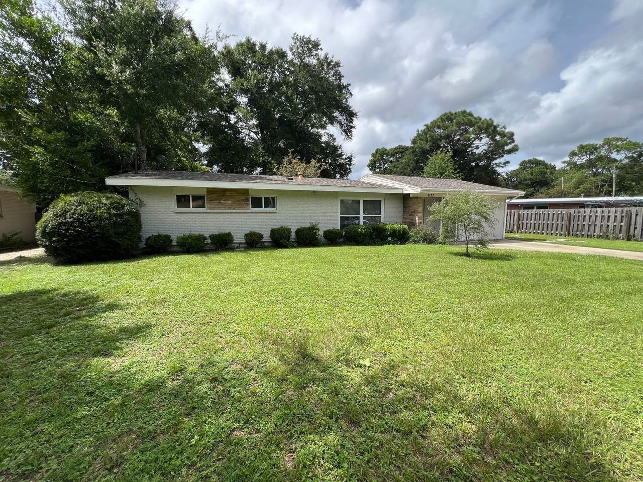 6123 Hilltop Dr - Photo 2 of 33