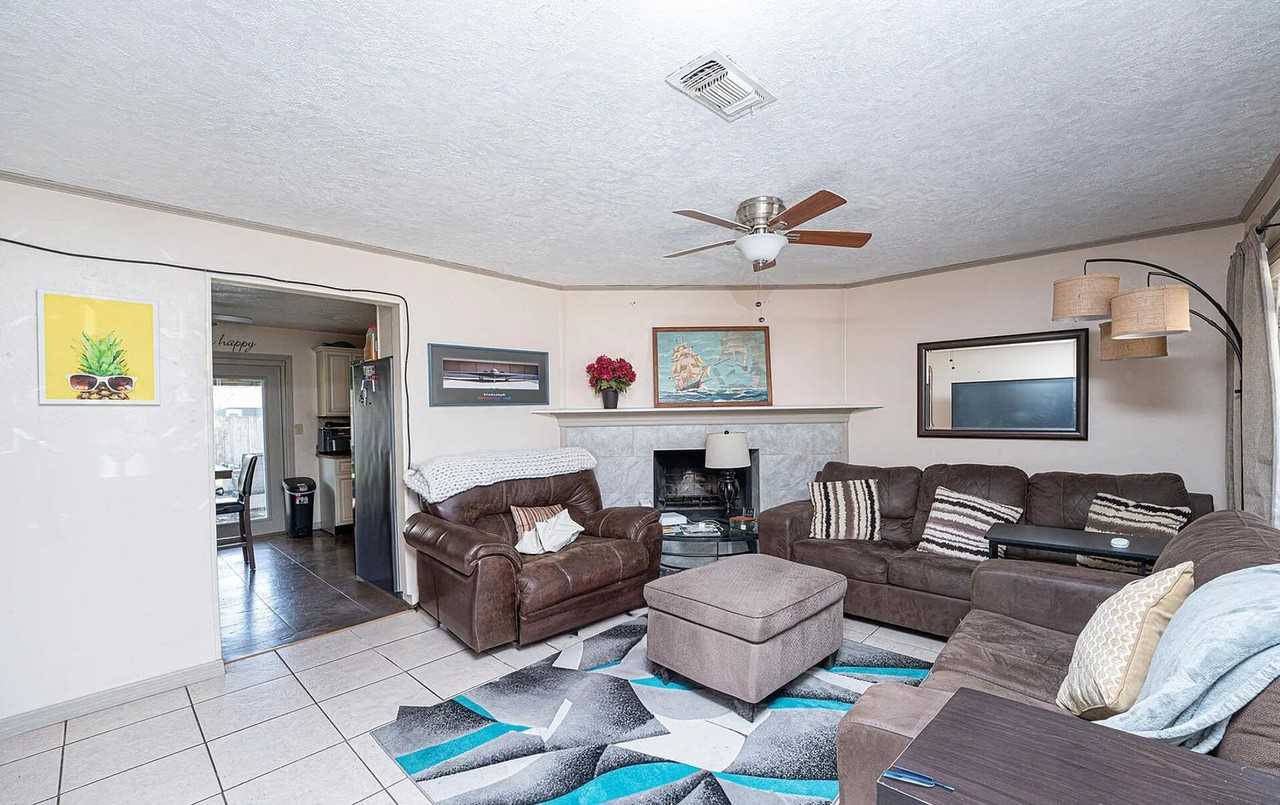 1412 Sunland Rd - Photo 2 of 19