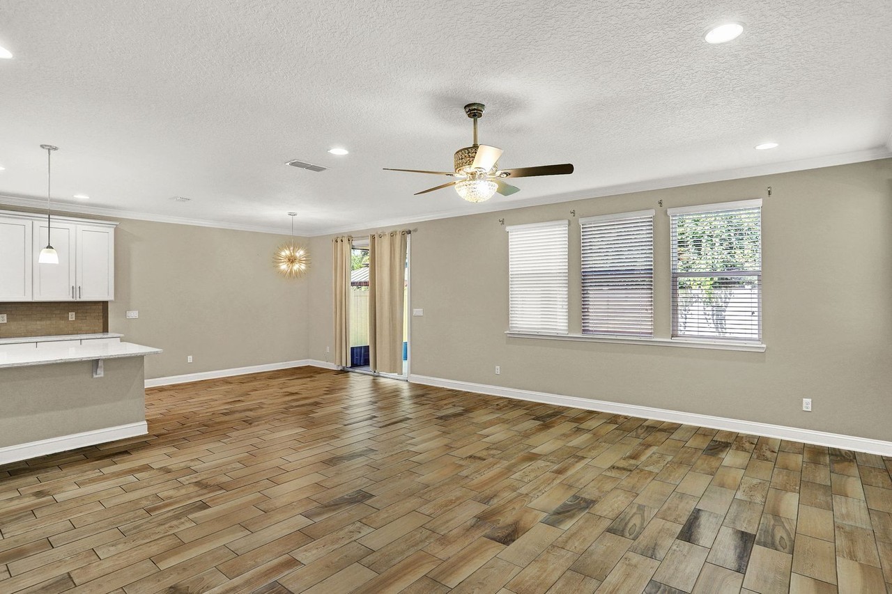3821 Coastal Cove Cir - Photo 5 of 21