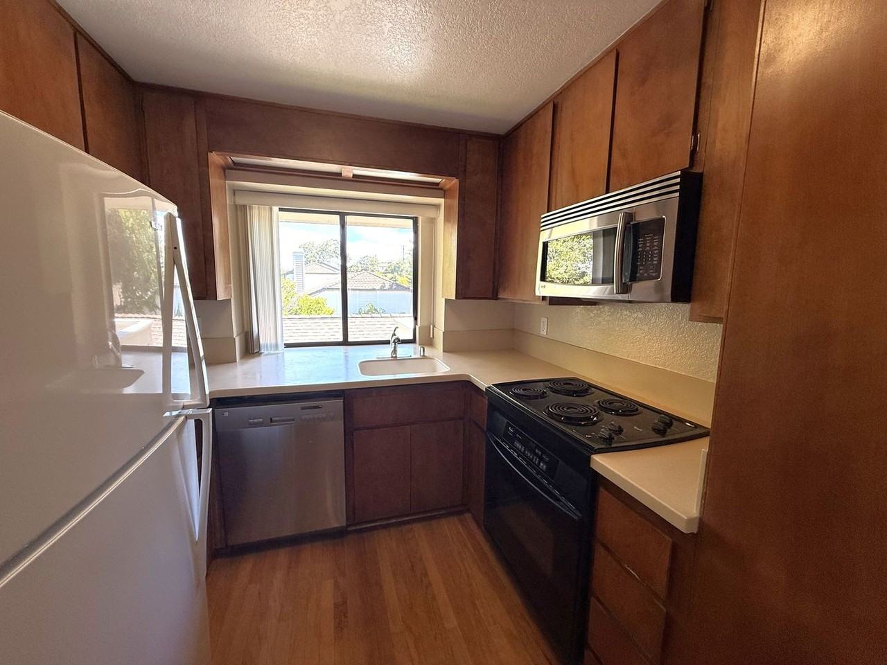 30 Woodstock Ct - Photo 2 of 13