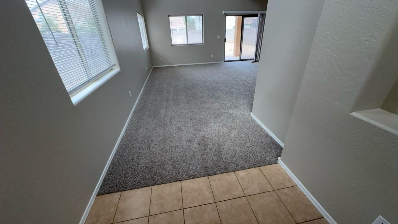41232 N Cambria Dr - Photo 3 of 16