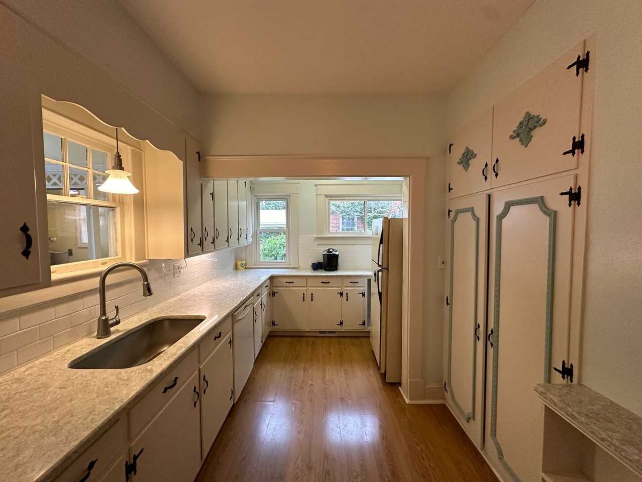 110 Virginia Rd - Photo 2 of 12