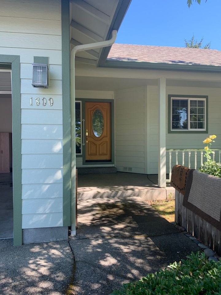 1800 Sw J St - Photo 2 of 7