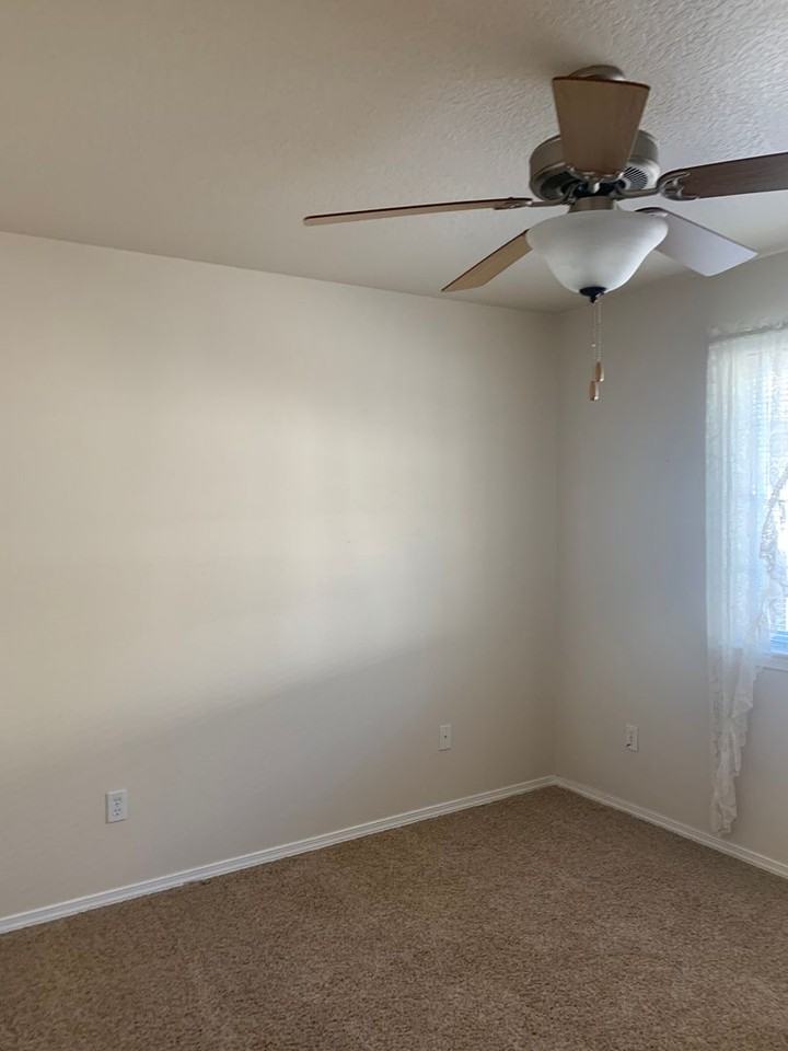 1800 Sw J St - Photo 4 of 7