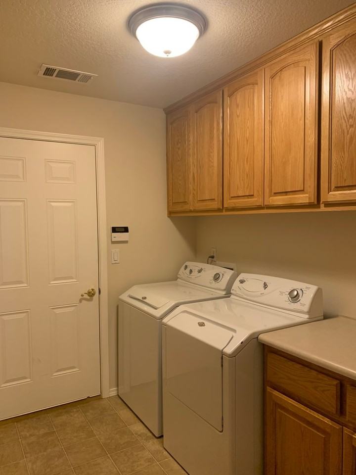 1800 Sw J St - Photo 5 of 7