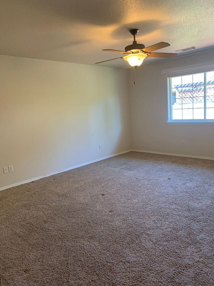 1800 Sw J St - Photo 6 of 7