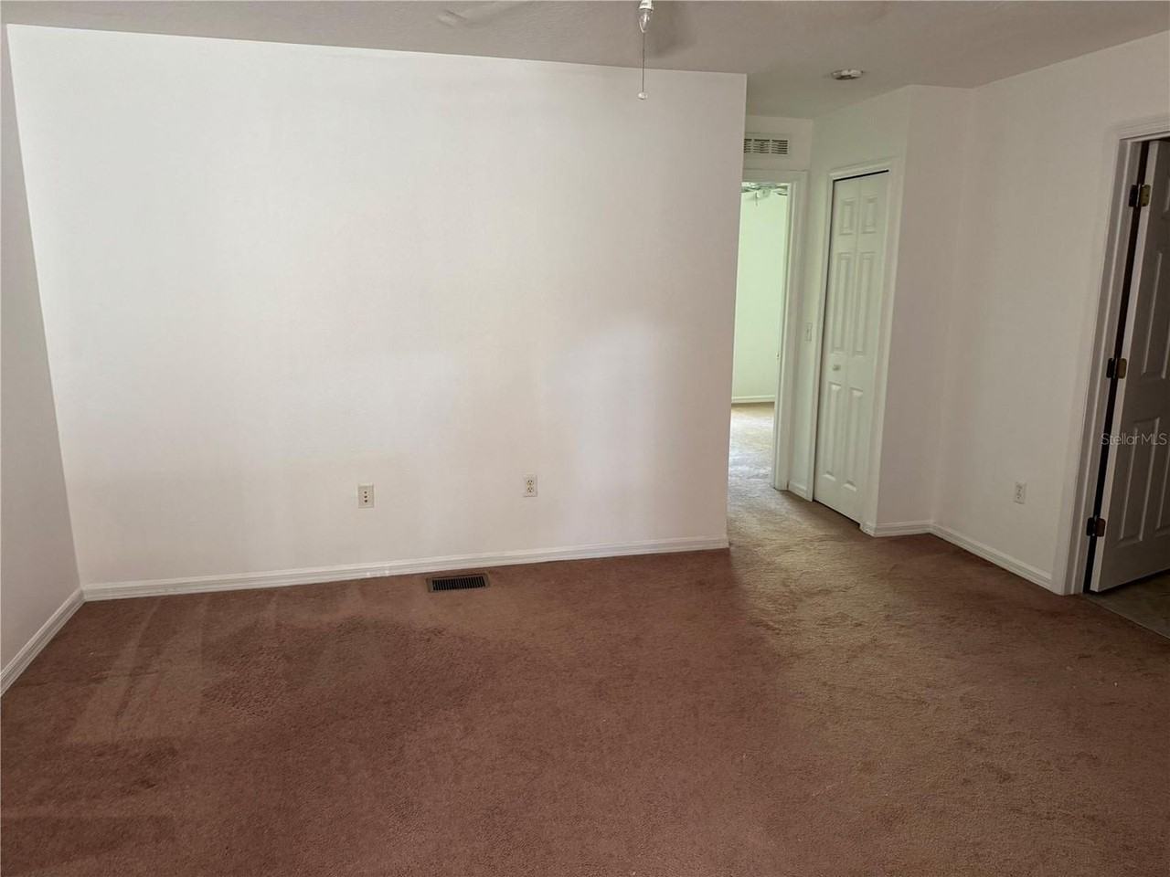 2722 Merrieweather Ln - Photo 2 of 17