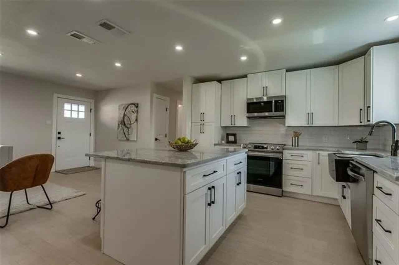 7436 Bridges Ave - Photo 3 of 20