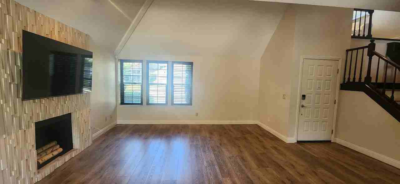 7671 E Bay Ln - Photo 4 of 18