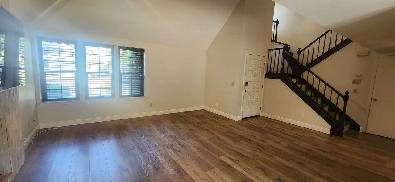 7671 E Bay Ln - Photo 5 of 18