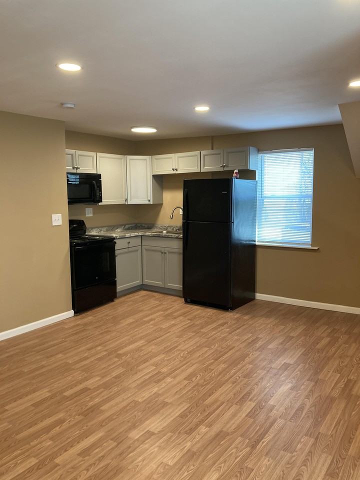 305 W 18th St #3 - Photo 2 of 9