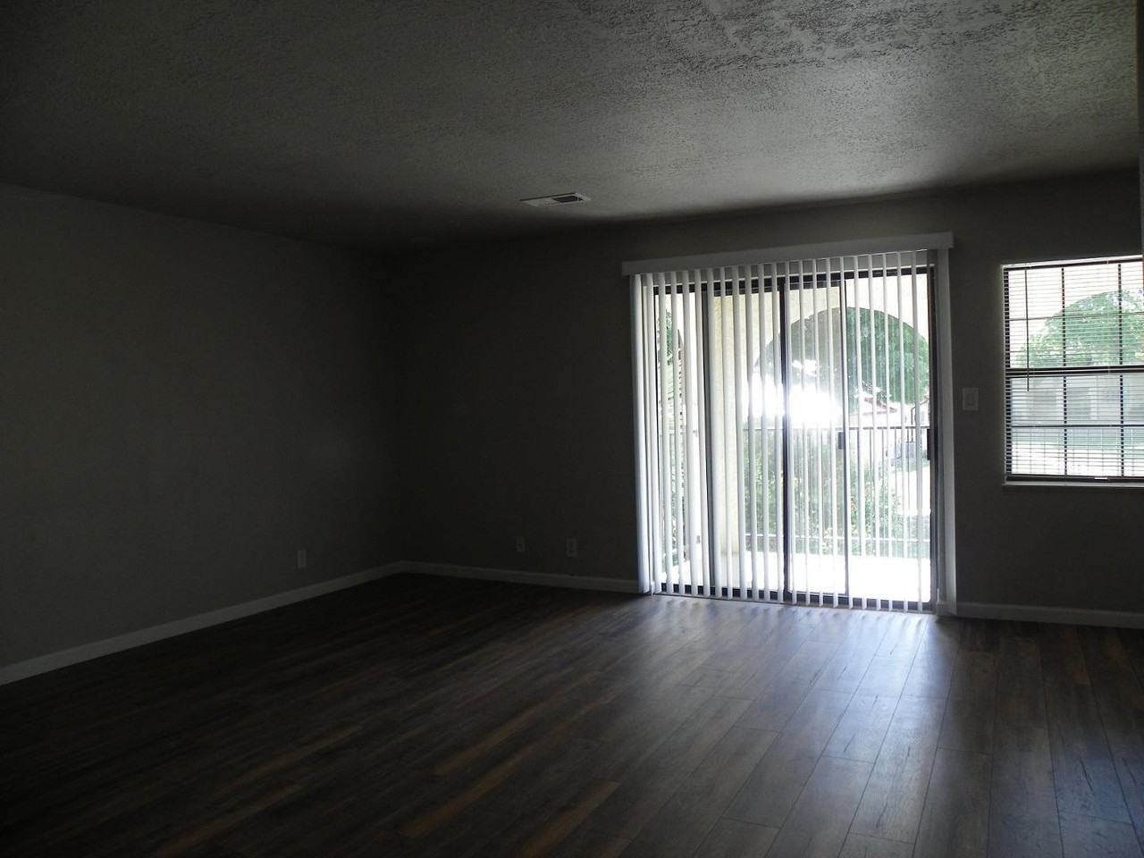 811 Country Club Dr Se #2C - Photo 2 of 18